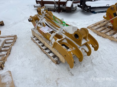 2025 LEDI LD200MZJ 32 in Hydraulic Hydraulic Excavator Thumb (Unused)