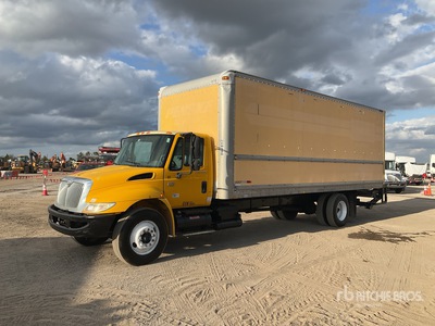 2008 International 4300 4x2 Moving Furgoneta caja cerrada