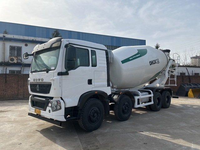 Sinotruck Howo 8x4 Mixer Truck (Reconditioned)