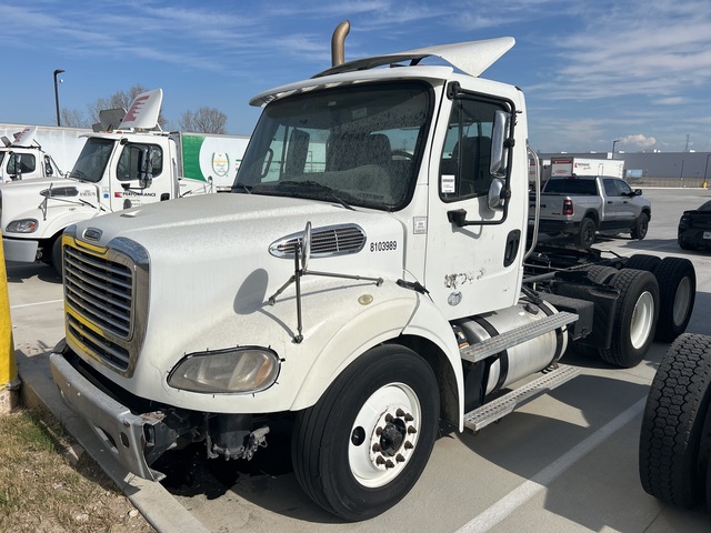 2015 Freightliner M2 112 T/A Day Cab Truck Tractor (Inoperable)