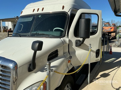 2018 Freightliner Cascadia 113 T/A Sleeper Truck Tractor