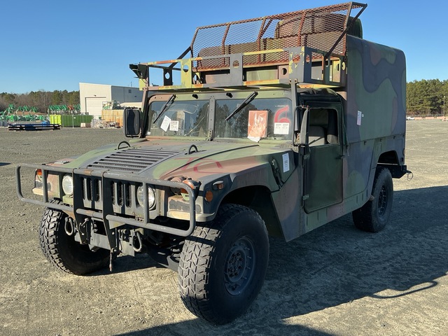 2004 AM General M1097A2 HMMWV 2 Door Soft Top w/Truck Body 2004 AM General M1097A2 HMMWV 2 Door Soft Top w/Truck Body