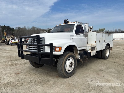 1999 Ford F-800 4x2 Service Truck