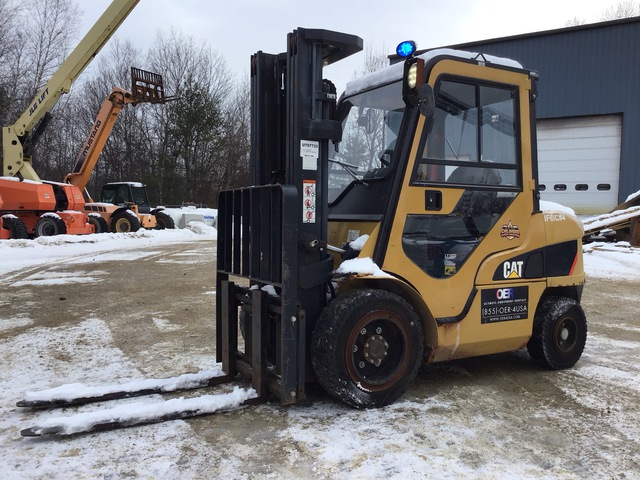 2017 Cat DP30N 5500 lb Pneumatic Tire Forklift