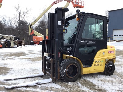 2015 Hyundai 30D-9 5590 lb Pneumatic Tire Wózek widłowy