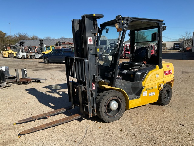 2015 Hyundai 30D-9 5590 lb Pneumatic Tire Forklift