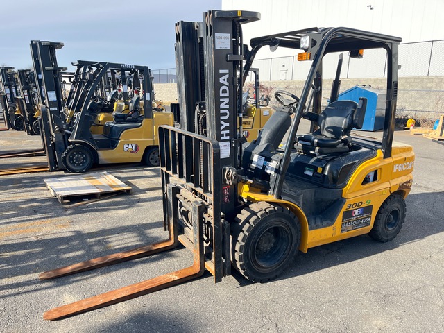 2018 (unverified) Hyundai 30D-9 5890 lb Pneumatic Tire Forklift