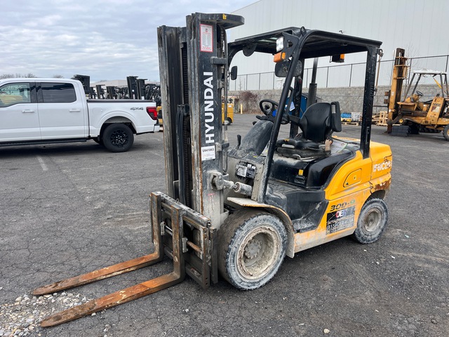 2018 Hyundai 30D-9 5890 lb Pneumatic Tire Forklift