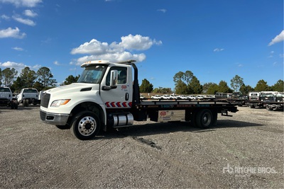 2023 International MV607 4x2 Ciężarówka z systemem Rollback