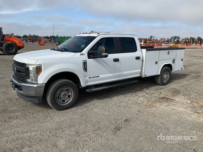 2019 Ford F-350 XL 4x4 Crew Cab Utility Truck