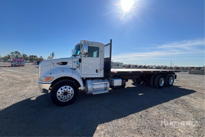 2015 Peterbilt 348 Flatbed Truck