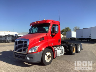 2013 Freightliner Cascadia 113 6x4 T/A Day Cab Truck Tractor