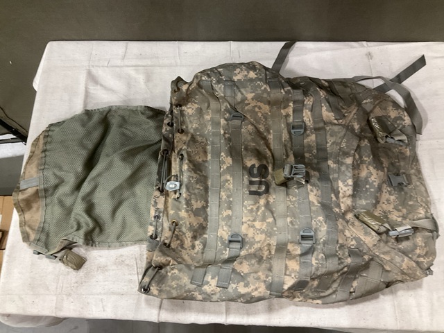 (82) Large Field Rucksacks