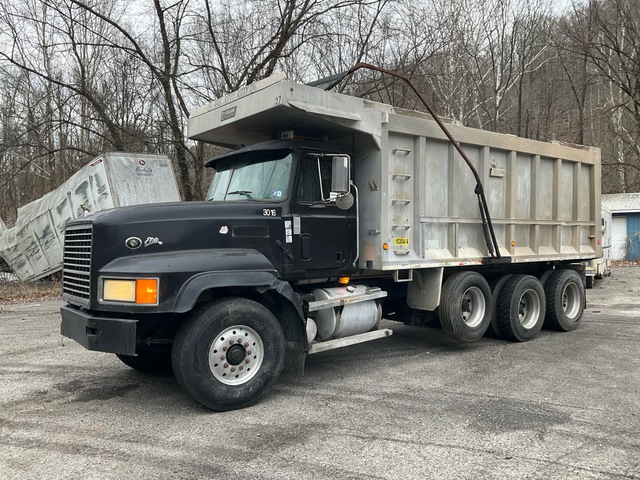 2000 Mack CL713 8x4 Tri/A Dump Truck