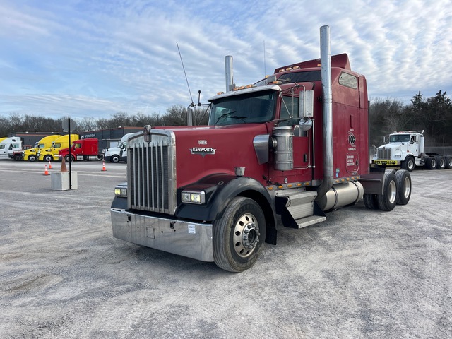 2005 Kenworth W900 6x4 T/A Sleeper Truck Tractor