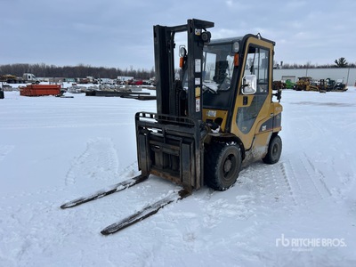 2006 Cat P6000 5200 lb Pneumatic Tire Forklift