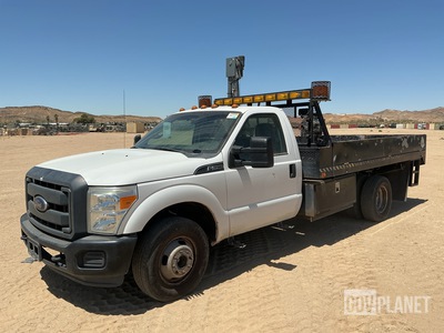 2016 Ford F-350 Super Duty XL Flatbed Truck