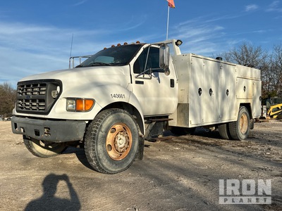 2002 Ford F-750 XL 4x2 Utility Truck