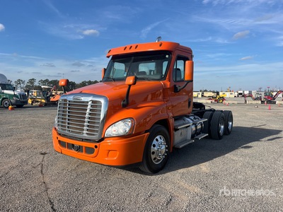 2013 Freightliner Cascadia 125 T/A Day Cab Truck Tractor