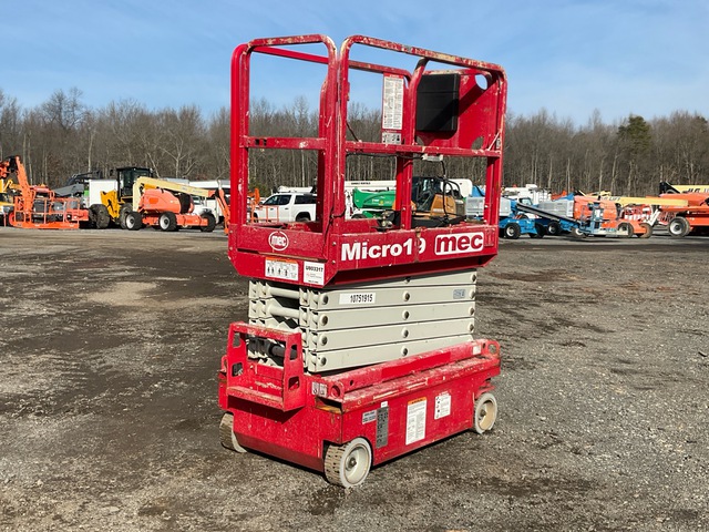 2018 MEC Micro19 Electric Scissor Lift