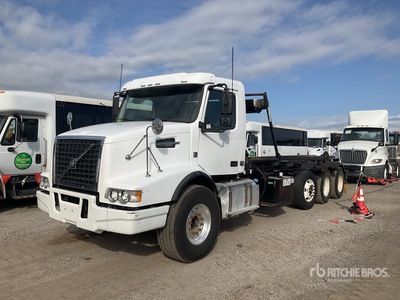 2016 Volvo VHD 8x4 Roll-Off Truck