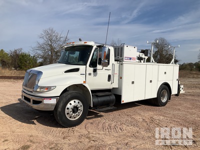 2011 International 4400 4x2 Camion de servicios