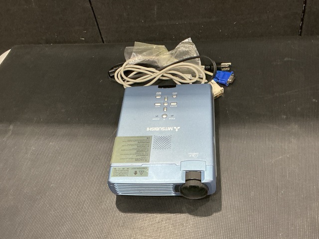 Mitsubishi XD60U Portable Projector Mitsubishi XD60U Portable Projector