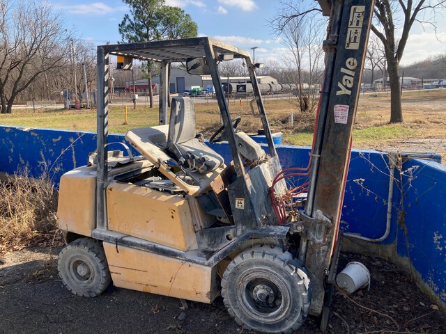 2000 Yale GLP050RGNUAE090 Pneumatic Tire Forklift (Inoperable)