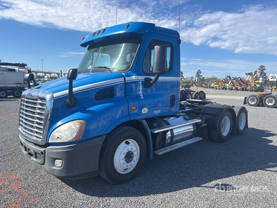 2015 Freightliner Cascadia 113 6x4 トラックトラクター（T/A）