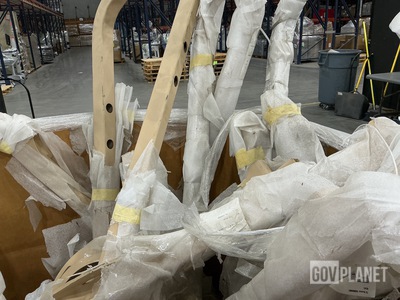 (17) Navistar 3981470 Spare Tire Retainers