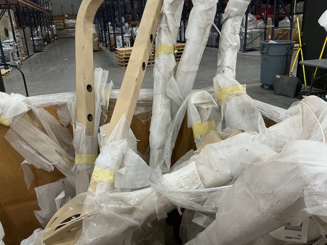 (17) Navistar 3981470 Spare Tire Retainers