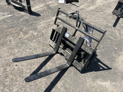 2026 GIYI GY-CYHC 760 mm Mini Skid Steer Forks (Unused)
