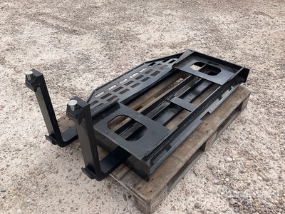 2025 GIYI DHC Skid Steer Forks (Unused)