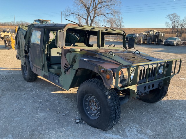 2002 AM General M1097A2 HMMWV 4 Door Soft Top w/Truck Body 2002 AM General M1097A2 HMMWV 4 Door Soft Top w/Truck Body