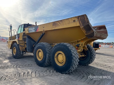 2019 Cat 725C II Knickgelenkter Muldenkipper