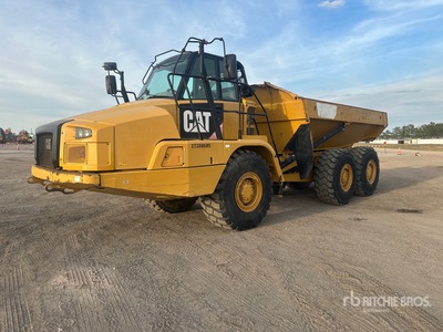 2019 Cat 725C II Knickgelenkter Muldenkipper