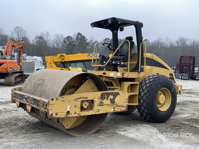 2005 Cat CS-533E Compacteur à tambour lisse