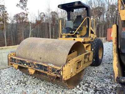 2005 Cat CS-533E Smooth Drum Compactor