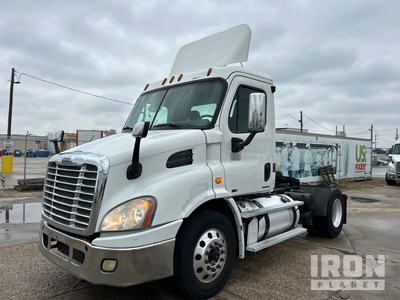 2012 Freightliner Cascadia 113 4x2 S/A Day Cab Truck Tractor