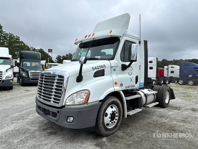 2014 Freightliner Cascadia 113 4x2 S/A Day Cab Truck Tractor