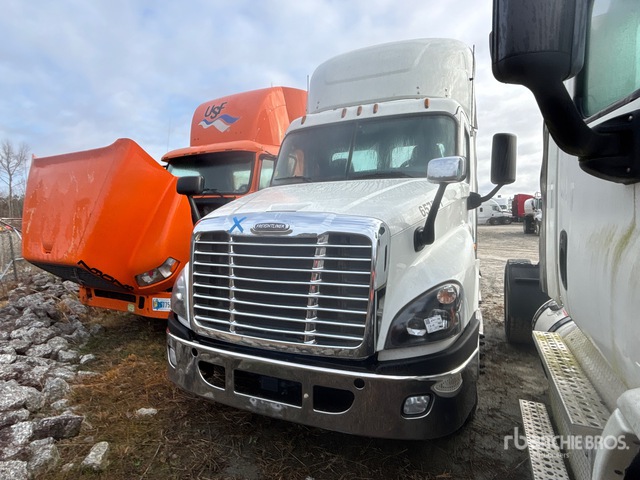 3AKBGDBG7GDHP9271 Freightliner Cascadia 125 Photo 1