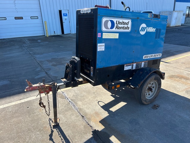 Miller Electric Big Blue 500 Pro Mobile Multi-Process Engine Driven Welder Miller Electric Big Blue 500 Pro Mobile Multi-Process Engine Driven Welder