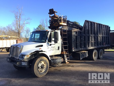 Knuckle Boom on 2007 International 7400 6x4 Grapple Truck