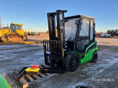 2025 Viper FD30F 5060 lb Pneumatic Tire Forklift (Unused)
