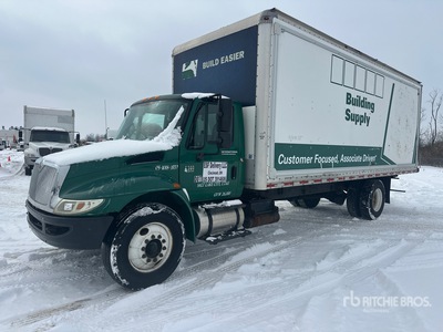 2006 International 4300 4x2 Delivery شاحنة فان