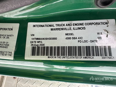 2006 International 4300 4x2 Delivery Camion fourgon