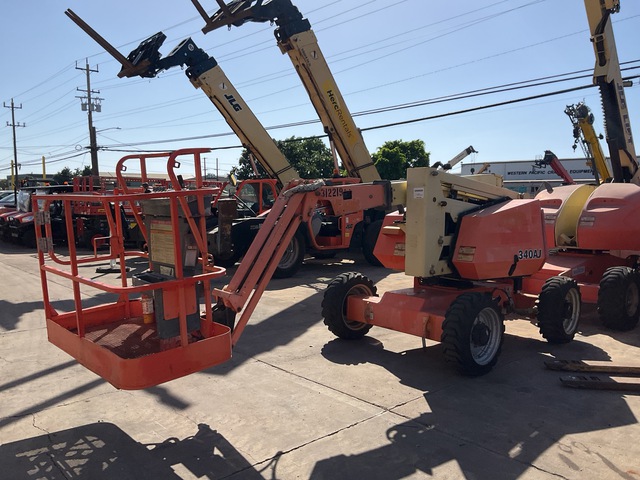 2011 JLG 340AJ 4WD Dual Fuel Articulating Boom Lift