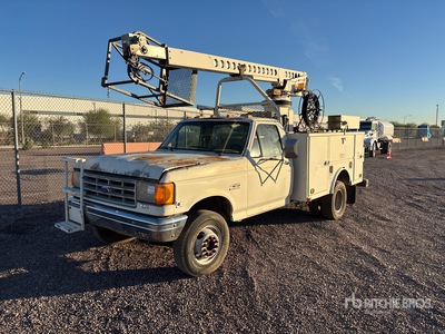 1990 Ford F-450 4x2 Cable Placer Camion à godets (Inoperable)