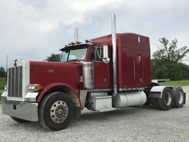1996 Peterbilt 379 T/A Sleeper Truck Tractor 1996 Peterbilt 379 T/A Sleeper Truck Tractor