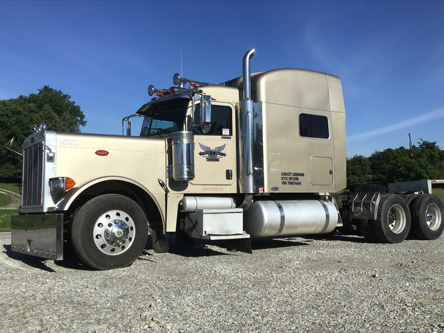 2007 Peterbilt 379 T/A Sleeper Truck Tractor